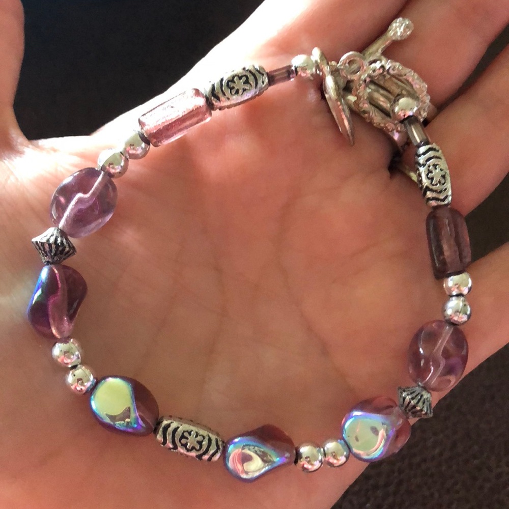 Beautiful bracelet, mauve stones and silver detail